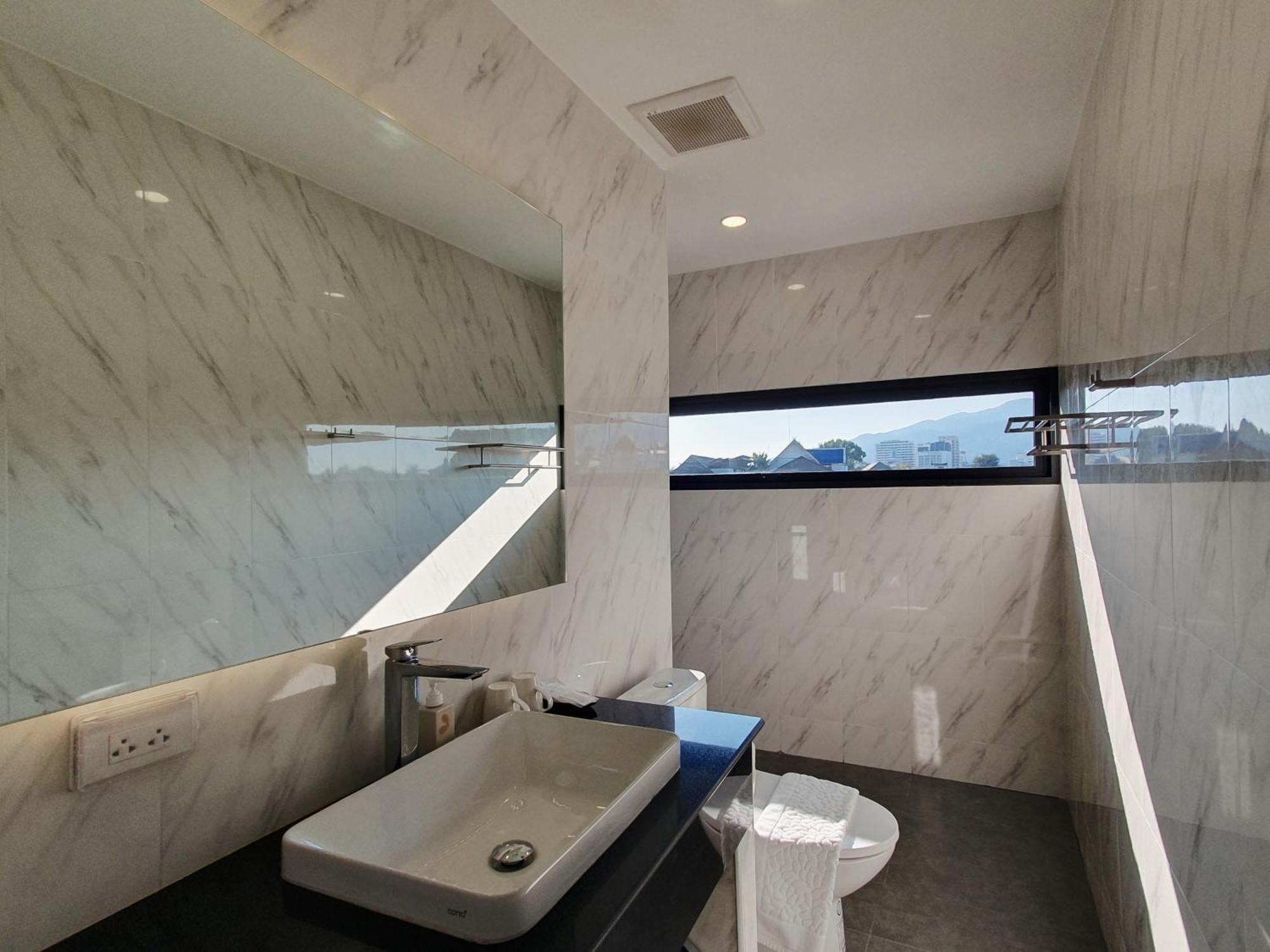 The Sila Suites - Intrawarorot เชียงใหม่ ภายนอก รูปภาพ