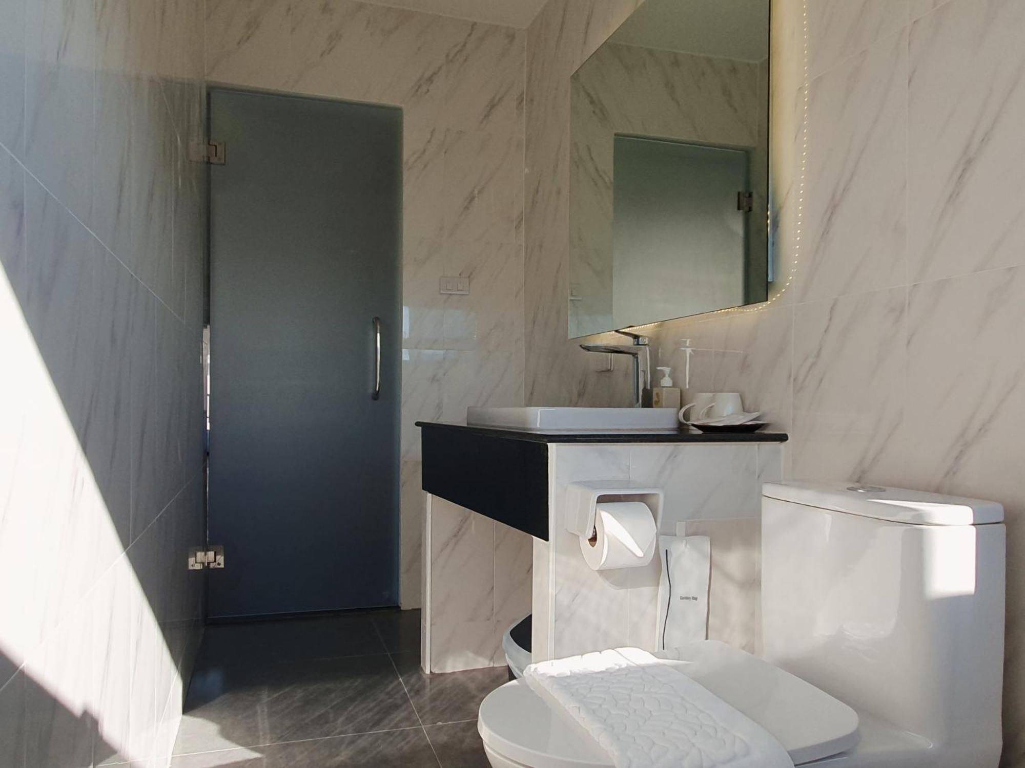 The Sila Suites - Intrawarorot เชียงใหม่ ภายนอก รูปภาพ