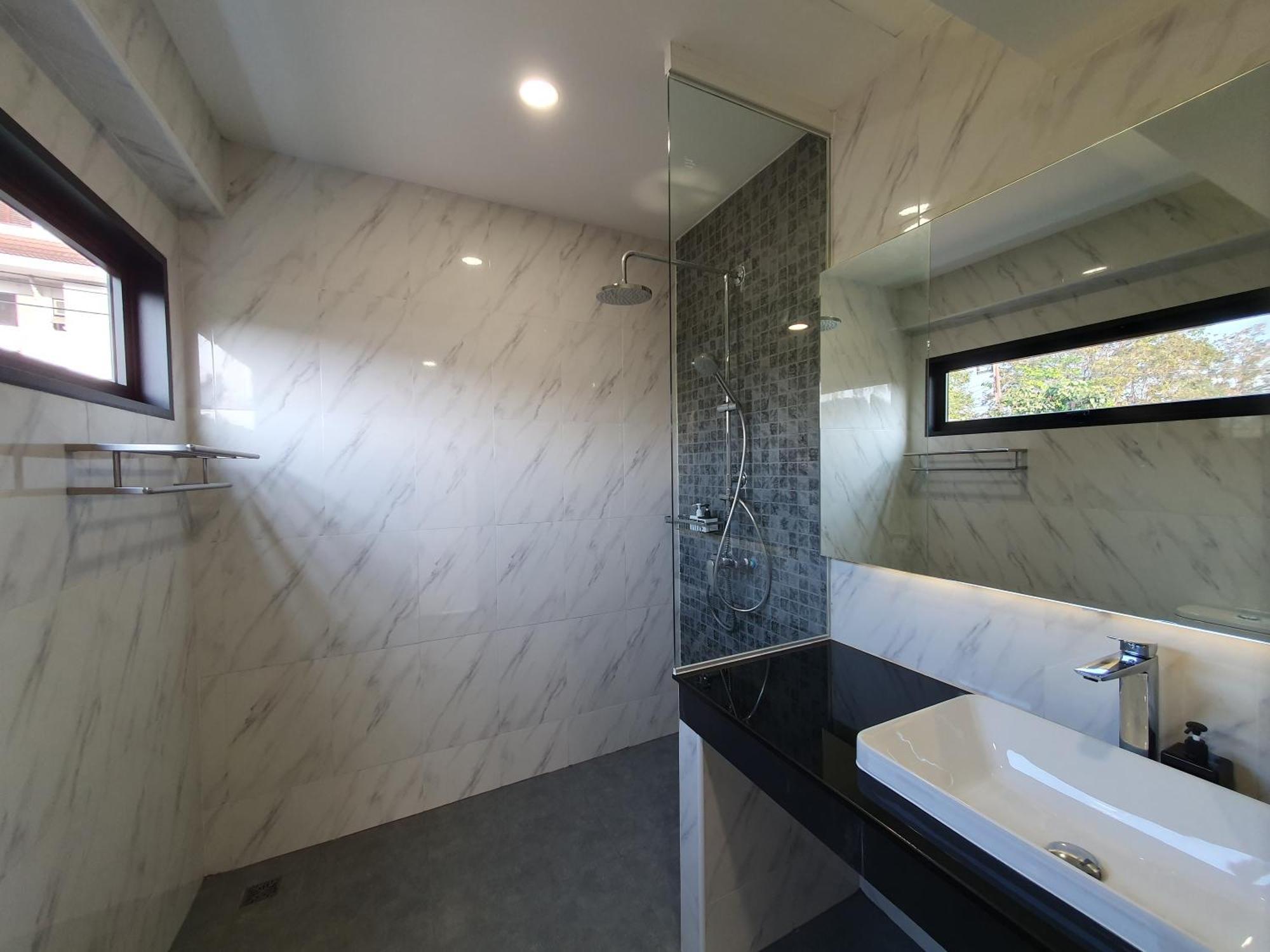 The Sila Suites - Intrawarorot เชียงใหม่ ภายนอก รูปภาพ